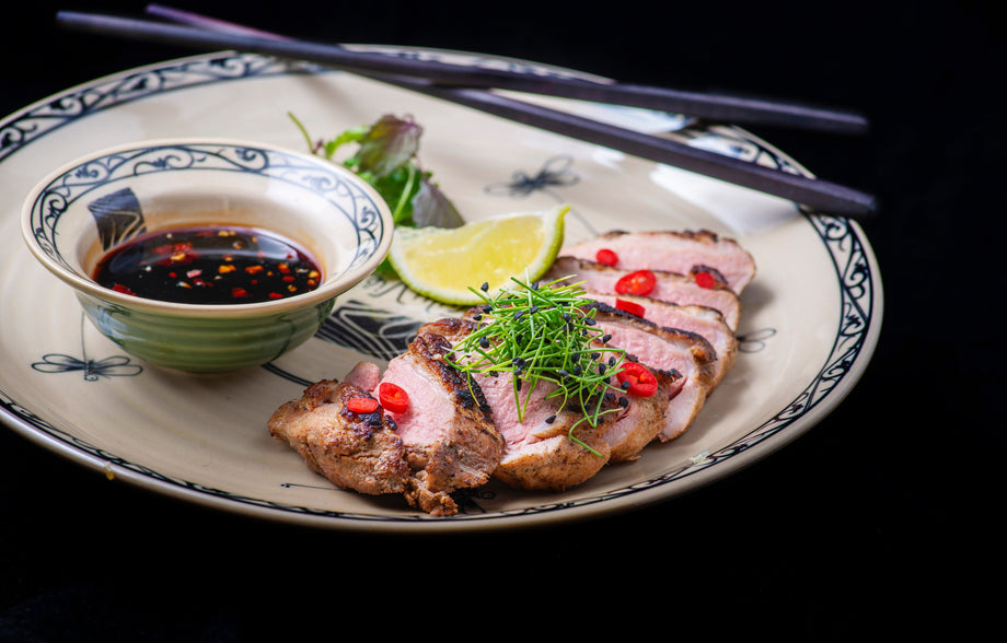 Tataki di tagliata con salsa teriyaki, scalogno confit e salsa al miso